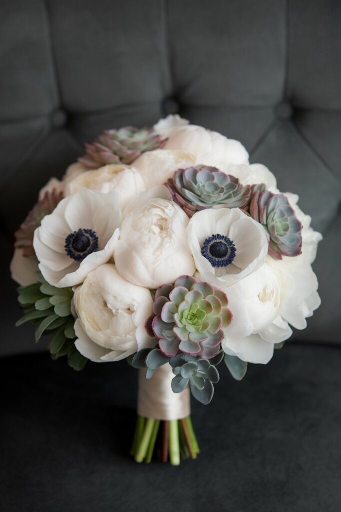 15 White Bridal Bouquets Inspirations That Feel Unforgettable