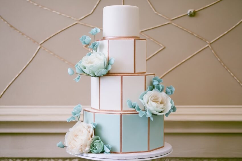 18 Wedding Cakes With a Touch of Blue to Inspire Your Celebration